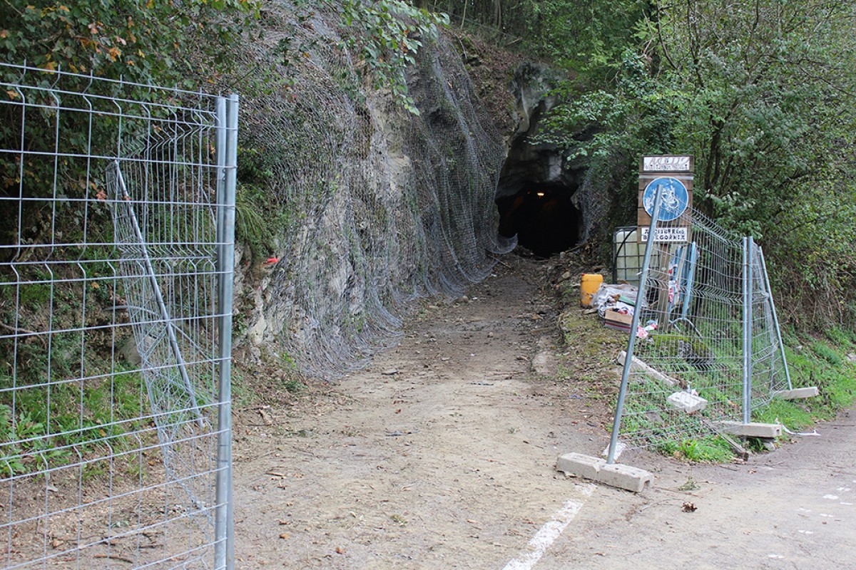 Ibarreko bidegorriko tunelak egonkortzeko lanak egiten hasi da Udala